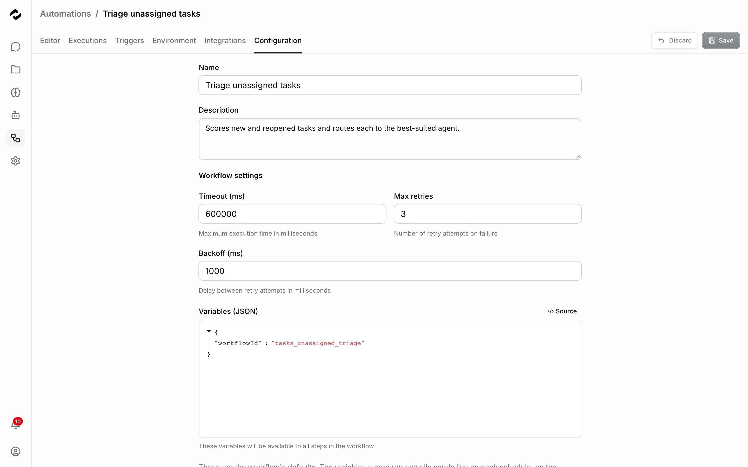 Der Konfiguration-Tab einer Automatisierung mit Feldern für Name und Beschreibung, einem Timeout von 600000 Millisekunden, maximal 3 Wiederholungen, einem Backoff von 1000 Millisekunden und einem JSON-Editor für Variablen.