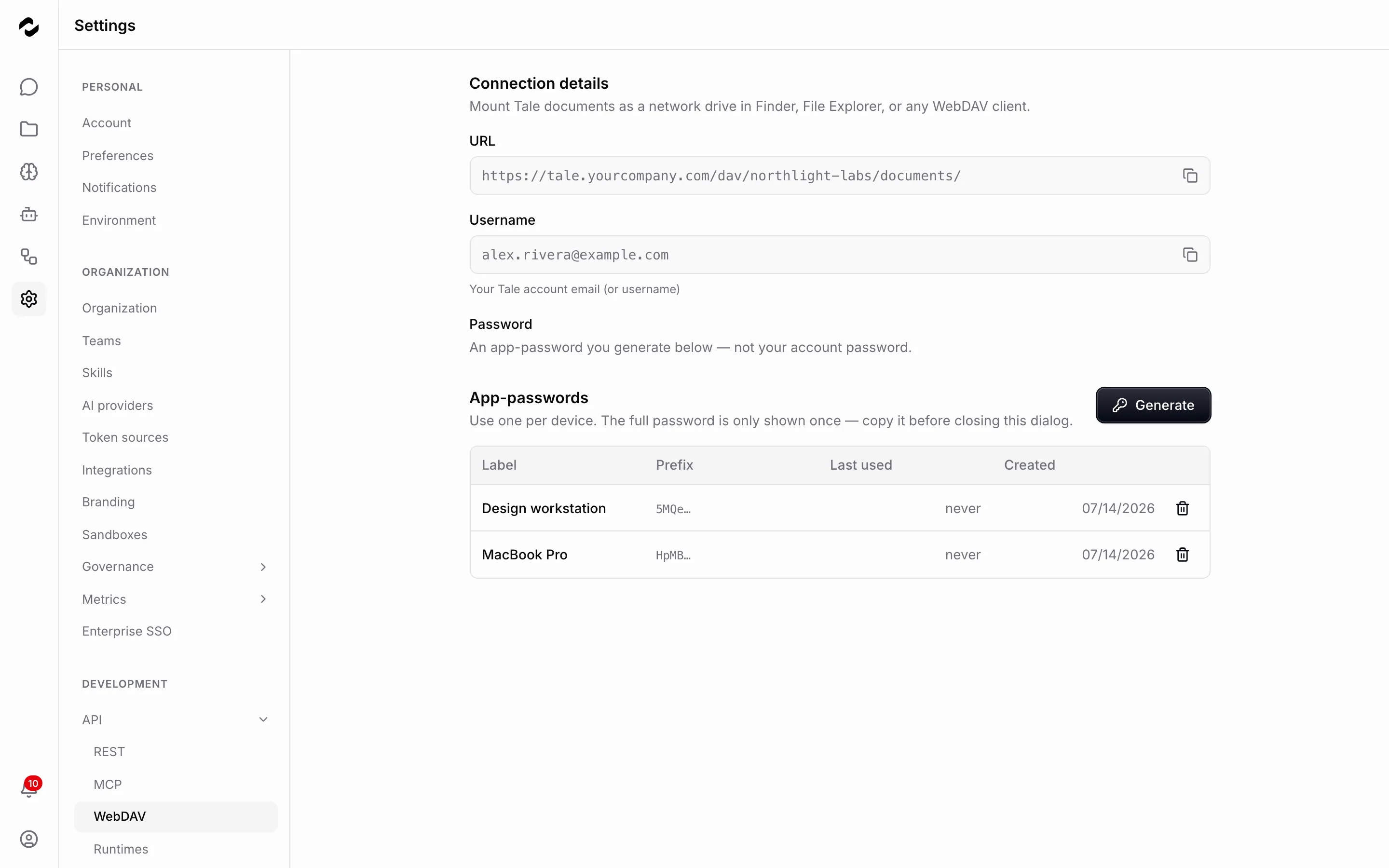 La page des paramètres WebDAV montrant une URL de connexion, un champ de nom d’utilisateur avec l’e-mail du compte, une explication indiquant que le mot de passe est un mot de passe applicatif généré, et un tableau de mots de passe applicatifs qui tient deux entrées — Design workstation et MacBook Pro, chacune avec son seul préfixe et sa date de création — à côté d’un bouton Générer.